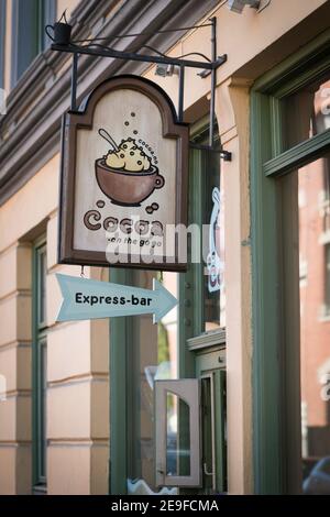 Cacao café, porte de Nissens, Grünerløkka, Oslo, Norvège. Banque D'Images