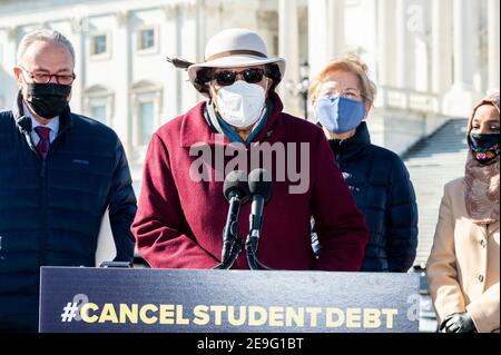 Washington, États-Unis, le 04 février 2021. 4 février 2021 - Washington, DC, États-Unis: Le représentant des États-Unis Alma Adams (D-NC), prenant la parole lors d'une conférence de presse pour présenter à nouveau une résolution pour que le président prenne des mesures exécutives pour annuler jusqu'à 50,000 000 $ de dette fédérale de prêt étudiant. (Photo de Michael Brochstein/Sipa USA) crédit: SIPA USA/Alay Live News Banque D'Images