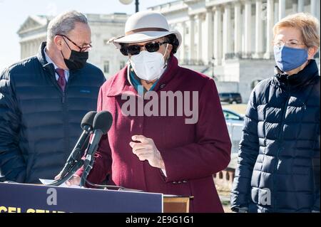 Washington, États-Unis, le 04 février 2021. 4 février 2021 - Washington, DC, États-Unis: Le représentant des États-Unis Alma Adams (D-NC), prenant la parole lors d'une conférence de presse pour présenter à nouveau une résolution pour que le président prenne des mesures exécutives pour annuler jusqu'à 50,000 000 $ de dette fédérale de prêt étudiant. (Photo de Michael Brochstein/Sipa USA) crédit: SIPA USA/Alay Live News Banque D'Images