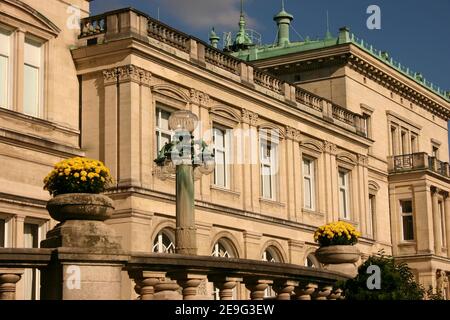 Vue sur la Villa Huegel dans l'après-midi, Rhénanie du Nord Westphalie, Allemagne, Essen Banque D'Images