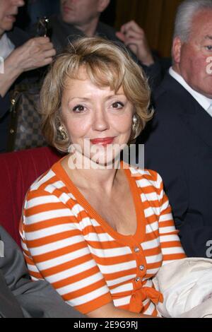 L'actrice française Corinne le Poulain assiste au double anniversaire de la légende française Brigitte Bardot, les 20 ans de son association "Brigitte Bardot Foundation", qui lutte pour les droits des animaux et son propre anniversaire. La fête se tient au Théâtre Marigny à Paris, France, le 28 septembre 2006. Photo de Denis Guignebourg/ABACAPRESS.COM Banque D'Images