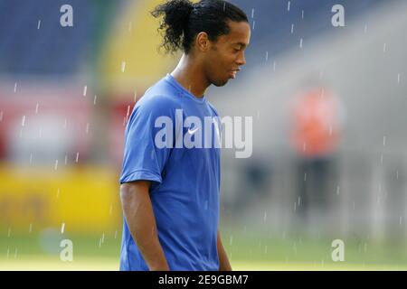 Le Ronaldinho du Brésil lors d'une session de formation au Waldstadion à Francfort, en Allemagne, le 30 juin 2006. La France jouera le Brésil lors du quart de finale de la coupe du monde de la FIFA 2006 à Francfort-sur-le-main le 1er juillet. Photo de Gouhier-Hahn-Orban/Cameleon/ABACAPRESS.COM Banque D'Images