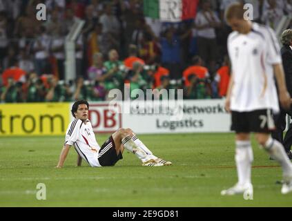 Le capitaine allemand Michael Ballack réagit après la coupe du monde 2006, demi-finales, Italie contre Allemagne, au stade signal Iduna Park à Dortmund, Allemagne, le 4 juillet 2006. L'Italie a gagné 2-0. Photo de Christian Liewig/ABACAPRESS.COM. Banque D'Images