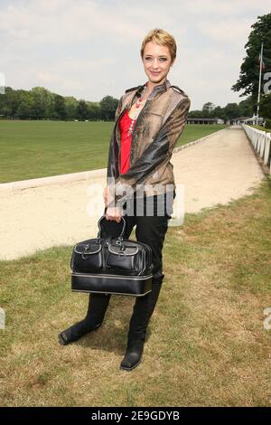 Helene de Fougerolles participe à la présentation de la collection de la haute-Couture automne-hiver 2007 de Dior, qui s'est tenue au Polo Club de Paris, en France, le 5 juillet 2006. Photo de Nebinger-Taamallah/ABACAPRESS.COM Banque D'Images