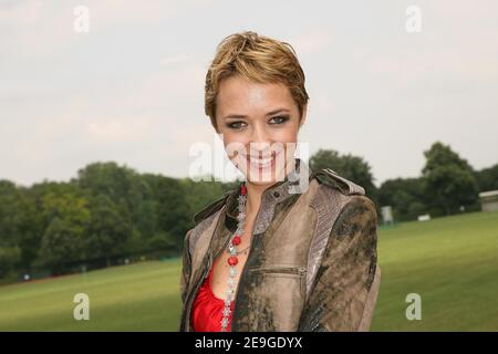 Helene de Fougerolles participe à la présentation de la collection de la haute-Couture automne-hiver 2007 de Dior, qui s'est tenue au Polo Club de Paris, en France, le 5 juillet 2006. Photo de Nebinger-Taamallah/ABACAPRESS.COM Banque D'Images