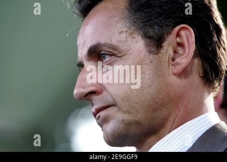 Le ministre de l'intérieur Nicolas Sarkozy assiste à une réunion de l'UMP à Ballan-Mire, en France, le 6 juillet 2006. Photo de Mousse/ABACAPRESS.COM Banque D'Images