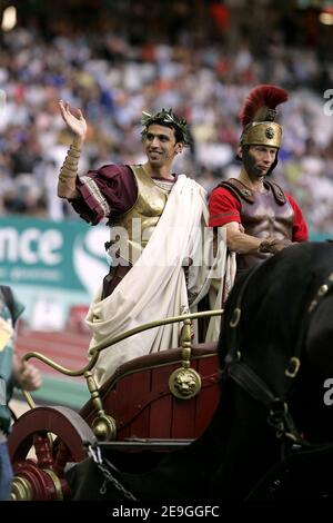 Hicham El Guerrouj de Marocco lors de la rencontre Athlétique gaz de France au Stade de France à Saint-Denis près de Paris, France, le 8 juillet 2006. Photo de Manu Chapelle/Cameleon/ABACAPRESS.COM Banque D'Images