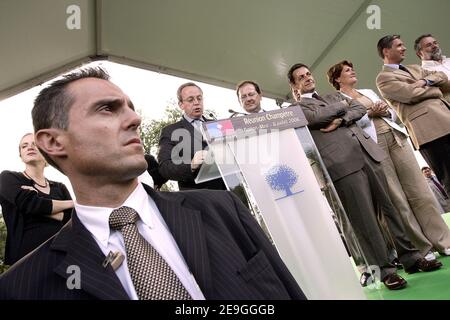 Le ministre de l'intérieur Nicolas Sarkozy assiste à une réunion de l'UMP à Ballan-Mire, en France, le 6 juillet 2006. Photo de Mousse/ABACAPRESS.COM Banque D'Images