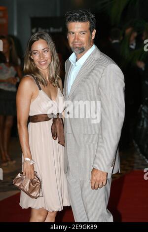 Le chanteur canadien Roch Voisine et son épouse Myriam arrivent au parti 'Figh SIDA Monaco' qui s'est tenu au Sporting à Monaco, le 21 juillet 2006. Photo de Nebinger-Orban/ABACAPRESS.COM Banque D'Images