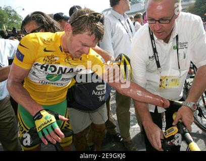 Floyd Landis des Etats-Unis et Phonak (vainqueur de la course de jersey jaune) après la dernière étape de la 93e course cycliste du Tour de France de Sceaux-Antony à Paris champs-Elysées, à Paris, en France, le 23 2006 juillet. Floyd Landis succède à son homologue américain lance Armstrong en tant que champion du Tour de France. Armstrong a pris sa retraite l'année dernière après avoir remporté sept titres. Photo de Orban-Taamallah/Cameleon/ABACAPRESS.COM Banque D'Images