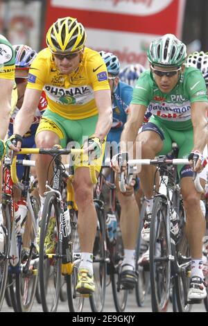 Floyd Landis des Etats-Unis et Phonak (vainqueur de la course de jersey jaune) lors de la dernière étape de la 93e course cycliste du Tour de France de Sceaux-Antony à Paris champs-Elysées, à Paris, en France, le 23 2006 juillet. Floyd Landis succède à son homologue américain lance Armstrong en tant que champion du Tour de France. Armstrong a pris sa retraite l'année dernière après avoir remporté sept titres. Photo de Orban-Taamallah/Cameleon/ABACAPRESS.COM Banque D'Images