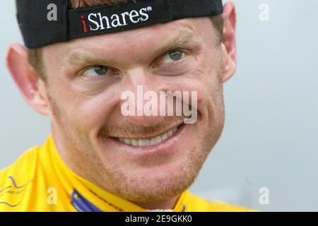 Floyd Landis des Etats-Unis et Phonak (vainqueur de la course de jersey jaune) célèbre sa victoire après la dernière étape de la 93e course cycliste du Tour de France de Sceaux-Antony à Paris champs-Elysées, à Paris, en France, le 23 2006 juillet. Floyd Landis succède à son homologue américain lance Armstrong en tant que champion du Tour de France. Armstrong a pris sa retraite l'année dernière après avoir remporté sept titres. Photo de Orban-Taamallah/Cameleon/ABACAPRESS.COM Banque D'Images