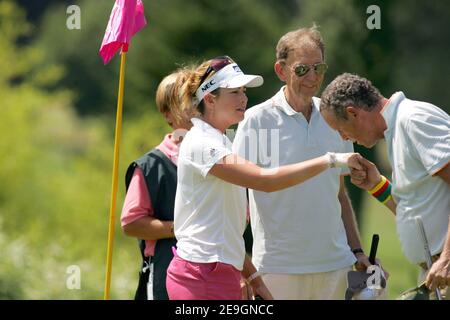 Ancien champion olympique et ancien ministre des sports Guy Drut, Etienne Mougeotte, vice-président de TF1 et Paula Creamer aux Etats-Unis, lors du Golf Rolex Pro-Am 2006 à Evian, France, le 30 juillet 2006. Photo de Manuel Blondeau/Cameleon/ABACAPRESS.COM Banque D'Images