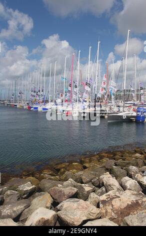 Illustration avant la course solo: 9 skippers, dont 29 rookies, cinq femmes et six participations internationales, ont soumis leurs inscriptions à la Solitaire Afflelou le Figaro 2006, pour gagner la course solo de 1,898 miles nautiques entre la France, l'Espagne et l'Irlande, Qui produira le gagnant général de la 37e édition à Cherbourg-Octeville, France, le 1er août 2006. Photo de Nicolas Chauveau/Cameleon/ABACAPRESS.COM Banque D'Images