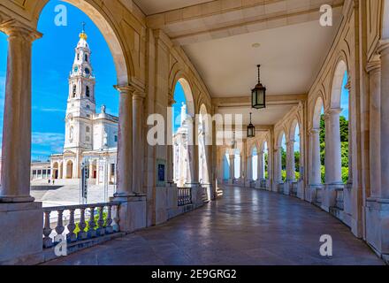 Arcade du célèbre sanctuaire de Fatima au Portugal Banque D'Images