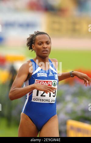 Sylviane Felix, de France, participe à la demi-finale de 200 mètres de femmes lors des Championnats d'athlétisme européens, à Goteborg, en Suède, le 10 août 2006. Photo de Guibbbbbaud-Kempinaire/Cameleon/ABACAPRESS.COM Banque D'Images