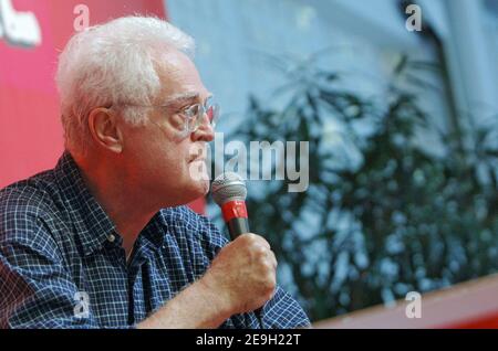 Lionel Jospin, ancien Premier ministre socialiste et candidat aux élections de 2002 (éliminé au premier tour, laissant Chirac face à Jean-Marie le Pen, leader du Front national d'extrême-droite, lors d'élections anticipées) Affronte les jeunes socialistes et explique sa défaite et sa retraite de 2002 lors de l'Université d'été du parti socialiste à la Rochelle le 26 août 2006. Photo par Axelle de russe/ABACAPRESS.COM Banque D'Images