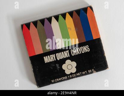 Les crayons des années 1960 se composent de la styliste britannique Mary Quantité Banque D'Images