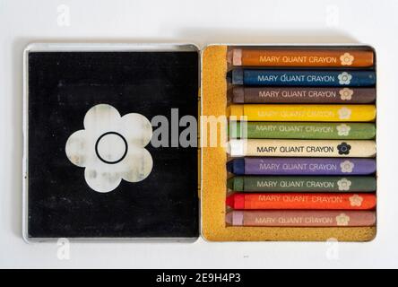 Les crayons des années 1960 se composent de la styliste britannique Mary Quantité Banque D'Images