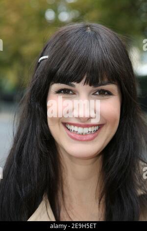 La chanteuse Helena Noguera arrive au Pavillon Gabriel à Paris pour assister à l'enregistrement du talk show de Michel Drucker 'vivre Dimanche' le 30 août 2006 photo de Denis Guignebourg/ABACAPRESS.COM Banque D'Images