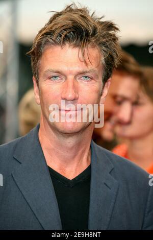 L'acteur français Philippe Caroit pose au Centre International de Deauville à l'arrivée avant la projection du film "World Trade Center" lors du 32e Festival américain de Deauville à Deauville, Normandie, France, le 2 septembre 2006. Photo de Denis Guignebourg/ABACAPRESS.COM Banque D'Images