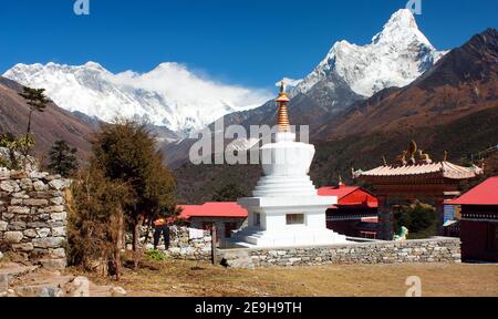 AMA Dablam Lhotse et le sommet de l'Everest de Tengboche - Chemin vers le camp de base d'Everesr - vallée de Khumbu - Népal Banque D'Images