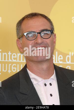 Le réalisateur David Frankel pose pour des photos pendant la séance photo de son nouveau film "Devil Wears Prada" au 63e Festival annuel du film de Venise à Venise, en Italie, le 7 septembre 2006. Photo de Nicolas Khayat/ABACAPRESS.COM Banque D'Images