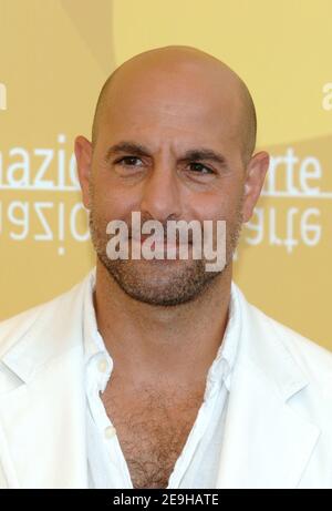 Stanley Tucci, membre du casting, pose pour des photos pendant la séance photo de son nouveau film « Devil Wears Prada » au 63e Festival annuel du film de Venise à Venise, en Italie, le 7 septembre 2006. Photo de Nicolas Khayat/ABACAPRESS.COM Banque D'Images