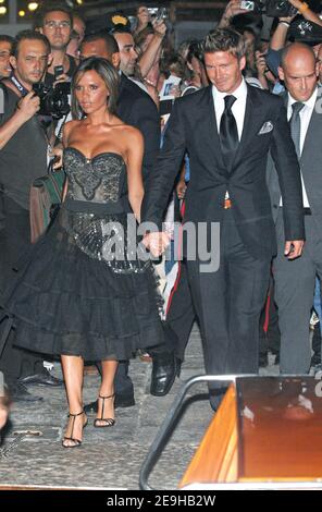 David Beckham, superstar du football britannique, et son épouse Victoria quittent l'hôtel Danieli en bateau-taxi pour assister à leur fête de lancement de parfum 'intimement Bekcham' à Venise, Italie, le 7 septembre 2006. Photo de Nicolas Khayat/ABACAPRESS.COM Banque D'Images