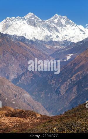 Vue sur le mont Everest, la face rocheuse de Nuptse, le mont Lhotse et le Shar de Lhotse depuis Kongde - Parc national de Sagarmatha - Népal Banque D'Images