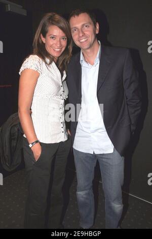 Thomas Hugues et Claire-Elisabeth Beaufort assistent à la conférence de presse annuelle sur la chaîne de télévision I-Television qui s'est tenue dans les studios Canal plus à Paris, en France, le 7 septembre 2006. Photo de Benoit Pinguet/ABACAPRESS.COM. Banque D'Images