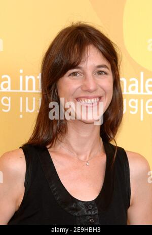 L'actrice française Charlotte Gainsbourg pose des poses pour des photos pendant le photocall pour son nouveau film 'Nuovomondo' au 63e Festival annuel du film de Venise, à Venise, Italie, le 8 septembre 2006. Photo de Nicolas Khayat/ABACAPRES.COM Banque D'Images