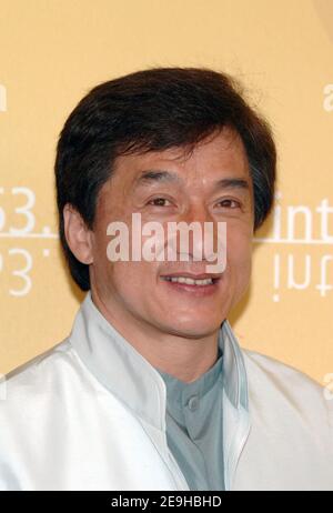 Jacky Chan, membre du casting, pose pendant le photocall pour son nouveau film « Rob-B-Hood » au 63e Festival annuel du film de Venise, à Venise, en Italie, le 7 septembre 2006. Photo de Nicolas Khayat/ABACAPRES.COM Banque D'Images