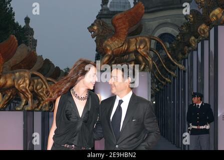 L'actrice française Charlotte Gainsbourg pose avec son mari Yvan Attal lorsqu'ils arrivent à la première de son nouveau film 'Nuovomondo' au 63e Festival annuel du film de Venise, à Venise, en Italie, le 8 septembre 2006. Photo de Nicolas Khayat/ABACAPRES.COM Banque D'Images