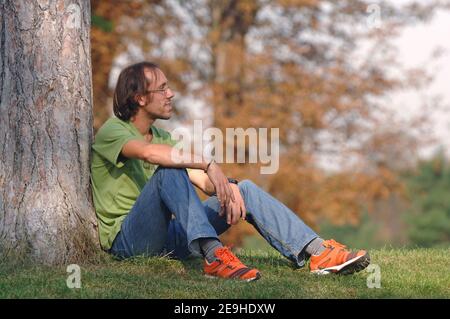 Le 12 septembre 2006, Yohan Diniz en France pose pour notre photographe à Vincennes, près de Paris, en France, après avoir remporté les 50 km des hommes aux Championnats d'athlétisme européens, à Goteborg, en Suède, le 10 août 2006. Photo de Stéphane Kempinaire/Cameleon/ABACAPRESS.COM Banque D'Images