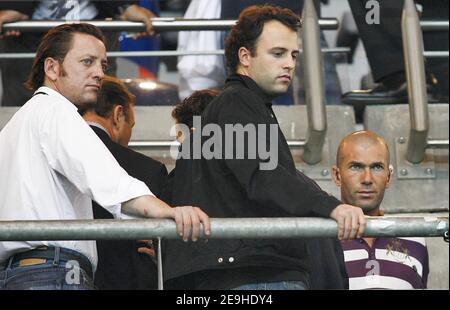 L'ancien joueur de football français Zinedine Zidane participe au match de football entre Paris Saint Germain et l'Olympique de Marseille qui a eu lieu au stade du Parc des Princes à Paris, en France, le 10 septembre 2006. Photo par ABACAPRESS.COM Banque D'Images