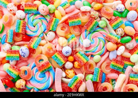 Collection mixte de bonbons colorés, gros plan. Flat lay, vue de dessus Banque D'Images