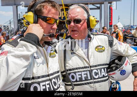 Alabama Talladega Superspeedway Aaron's 499 NASCAR Nextel Cup Series, stock-car Racing Pit Road officiels, Banque D'Images