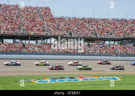 Alabama Talladega Superspeedway Aaron's 499 NASCAR Nextel Cup Series, stock-cars courses fans, grand-stand piste, Banque D'Images