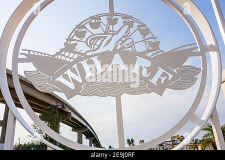 Alabama Orange Beach The Wharf, centre commercial, centre de divertissement, panneau logo Foley Beach Expressway Bridge, Banque D'Images