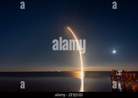 SpaceX Falcon 9 Starlink L-18 longue exposition Banque D'Images