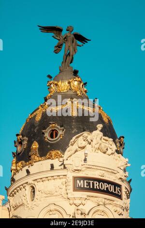 Bâtiments typiques sur la rue Gran Via à Madrid, capitale de l'Espagne Banque D'Images