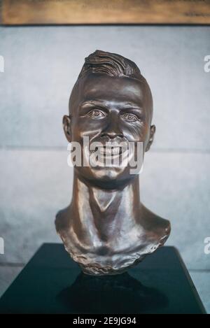 Le tristement célèbre buste du footballeur Cristiano Ronaldo, qui est devenu viral en 2017 et a été mondialement moqué Banque D'Images