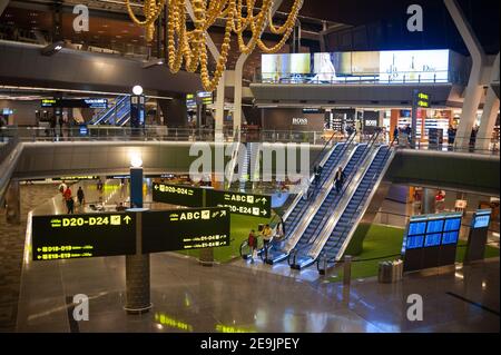 27.06.2019, Doha, Qatar, Asie - vue intérieure du hall des départs du nouvel aéroport international de Hamad. Banque D'Images
