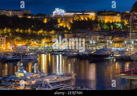 Le Port de Monaco en Principauté de Monaco, souverain d'un état de la ville, situé sur la Riviera française. Banque D'Images