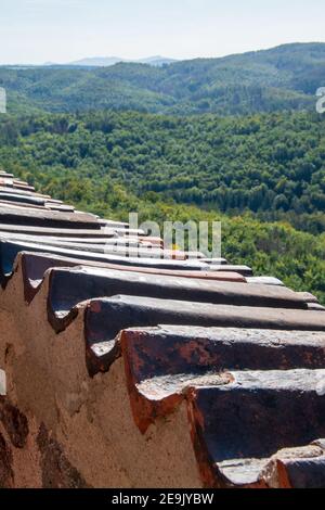 Vue sur les remparts de Wartburg près d'Eisenach to La forêt de Thuringe Banque D'Images