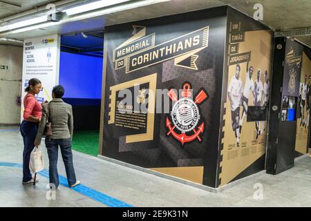 Memorial Sports Club, Corinthians Paulista, exposition (Sports Club Corinthians Paulista) à la station de métro Corinthians à Sao Paulo, Brésil. Banque D'Images