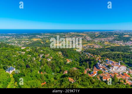 Vue aérienne du palais national de Sintra et Quinta da Regaleira, Portugal Banque D'Images