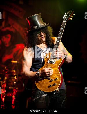 Slash joue en direct sur scène, O2 Academy, Brixton, Londres Banque D'Images