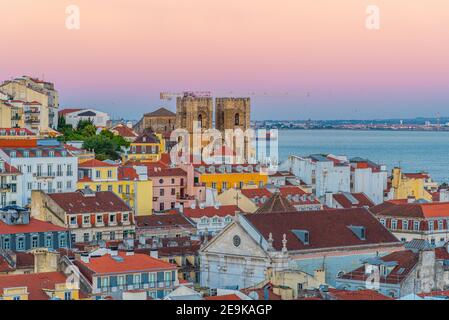 Vue sur la vieille ville et la cathédrale de Lisbonne, Portugal Banque D'Images
